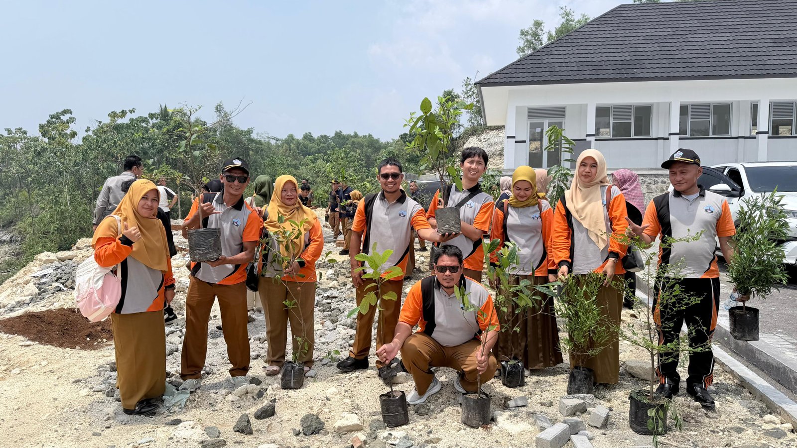 Penanaman Pohon GTK SMKN 1 Pangandaran